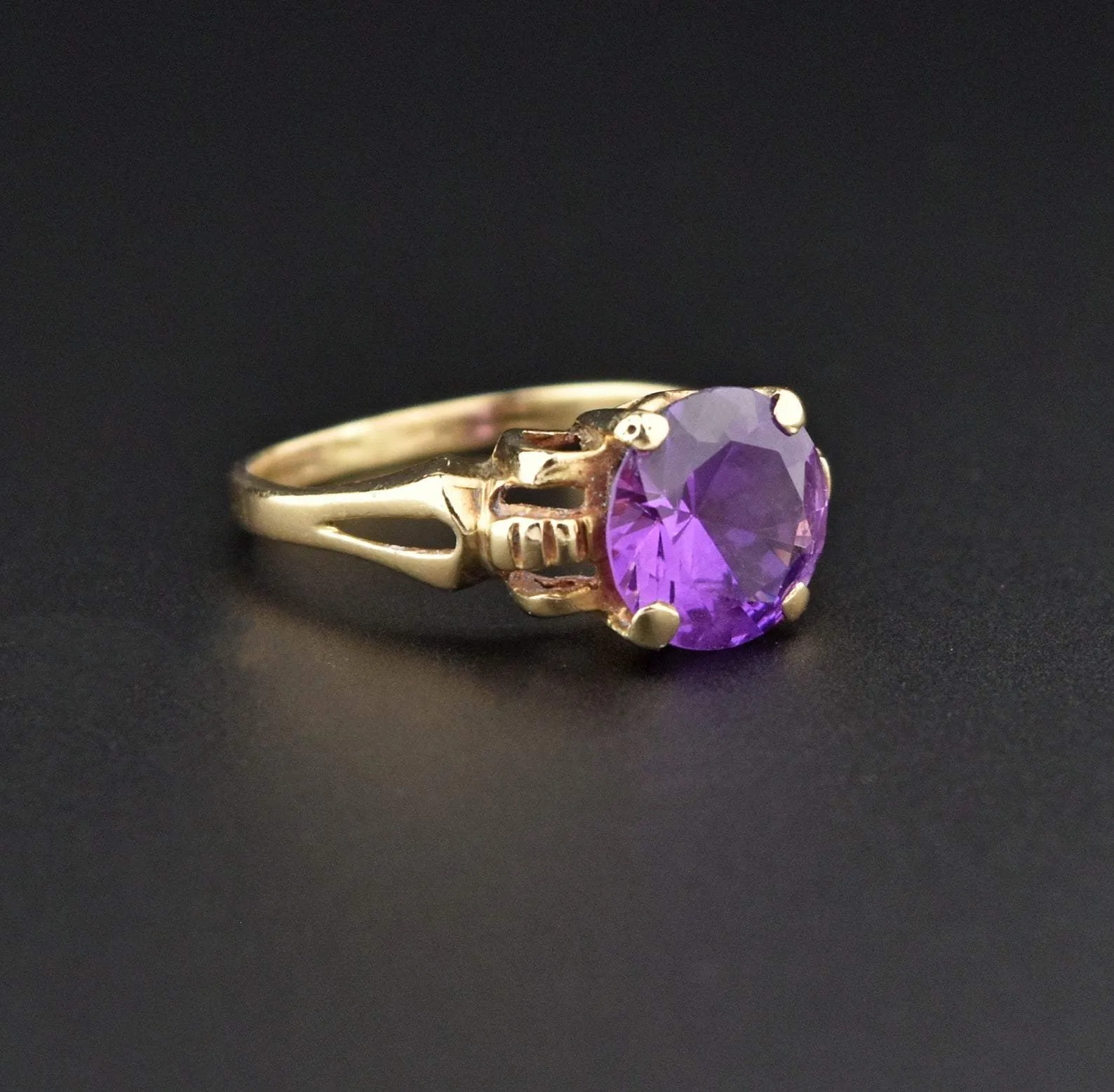 Art Deco 14K Gold Amethyst Solitaire Ring