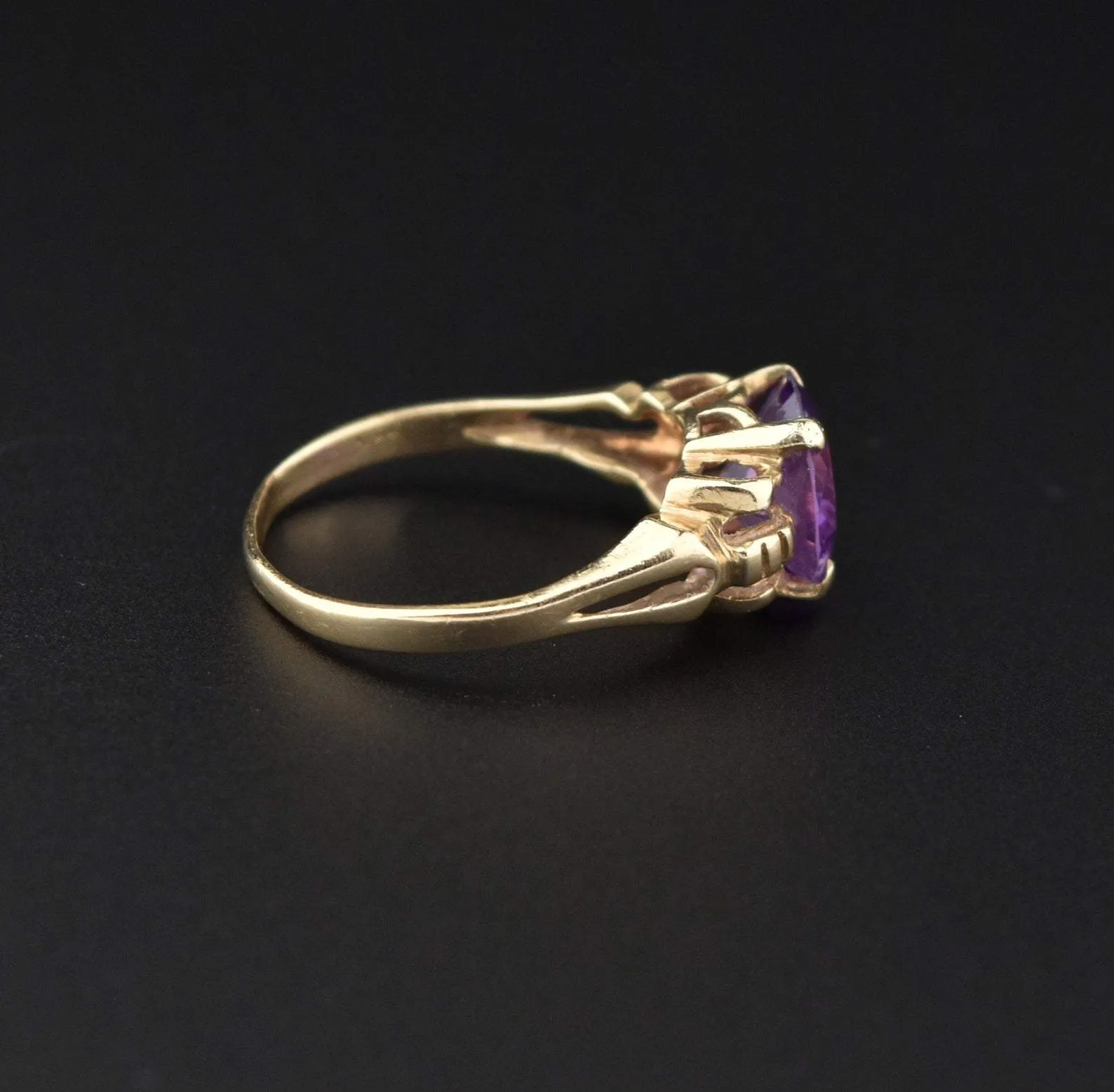 Art Deco 14K Gold Amethyst Solitaire Ring