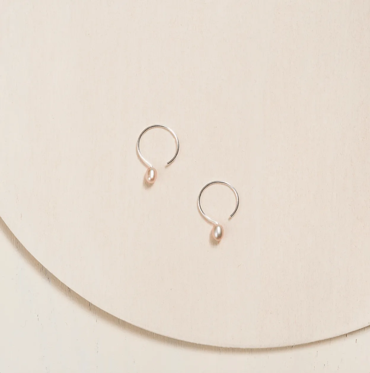 Basic Small Silver Hoop Earrings with Pink Pearl - 13mm