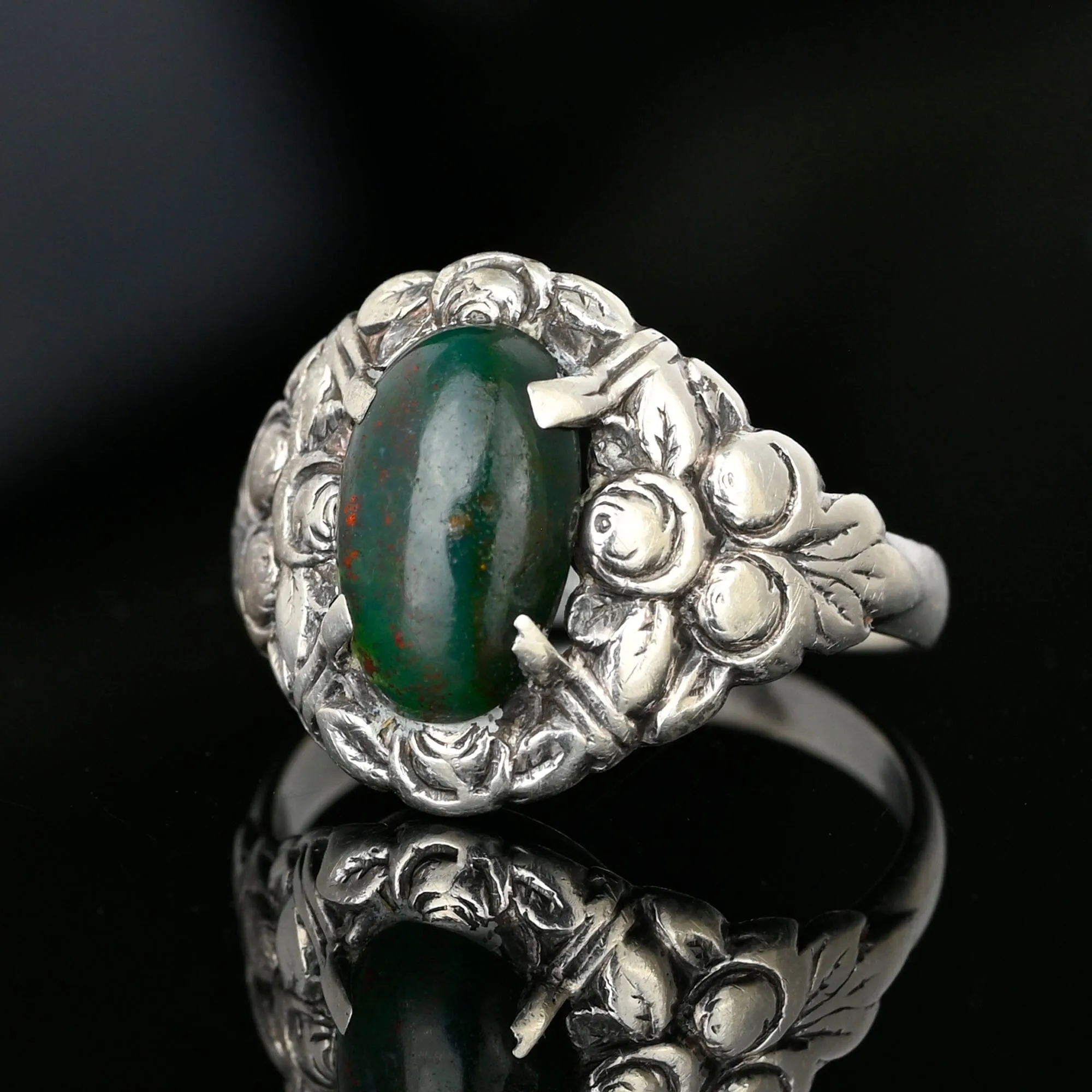 Beautiful 935 Silver Rosebud Arts & Crafts Bloodstone Ring