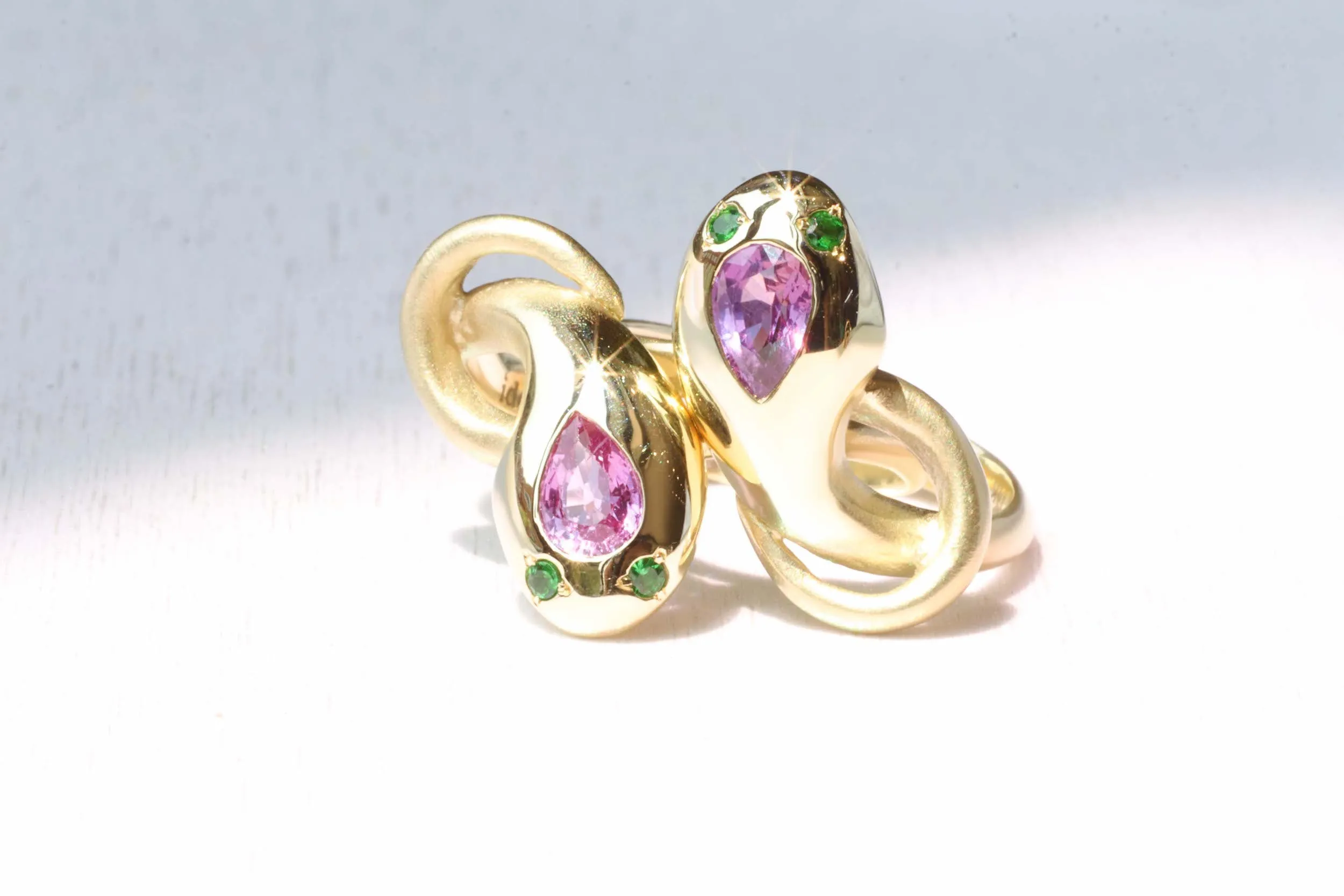 Nudum Serpentes Ring / Purple Sapphire